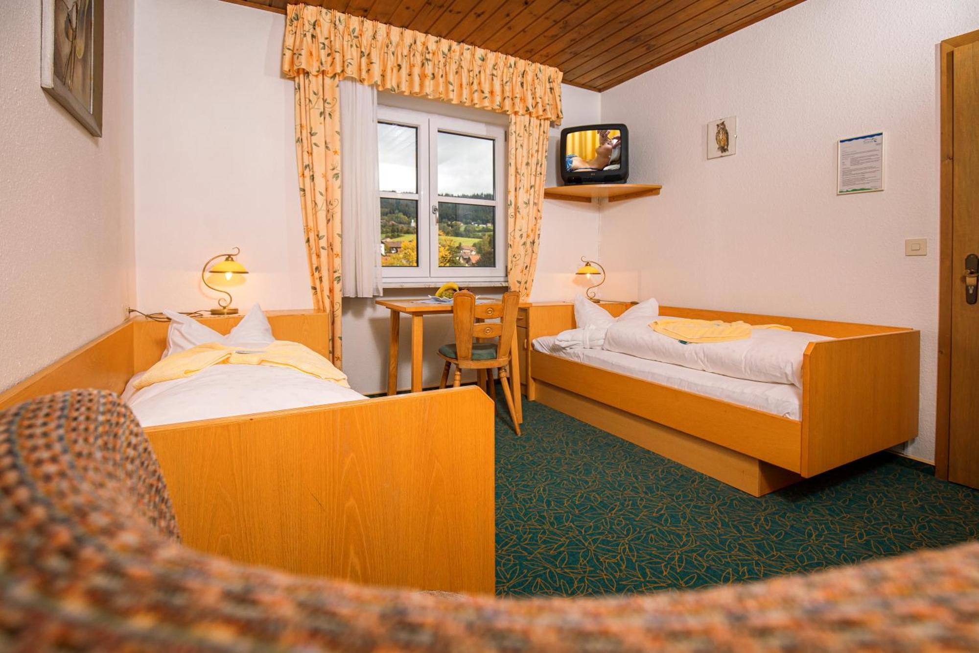 Hotel Zum Hirschen Lam Oda fotoğraf